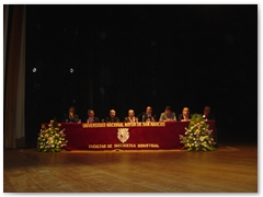 Mesa de Autoridades e Invitados a la Acreditacióon