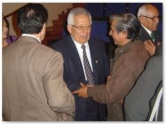 rencuentros, felicitaciones, en los últimos momentos del evento. 