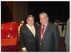 Autoridades de la UNMSM en emotivos instantes luego de culminada la Ceremonia de Acreditacióon del CNA